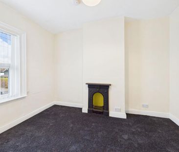 4 bedroom end of terrace house to rent - Photo 6