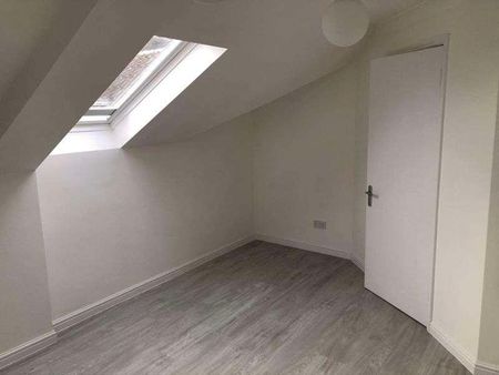 Ronald Court, Oakwood Road, Bricket Wood, St. Albans, Hertfordshire, AL2 - Photo 2