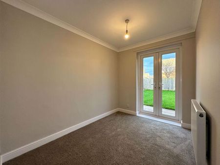 2 bedroom semi-detached bungalow to rent - Photo 2