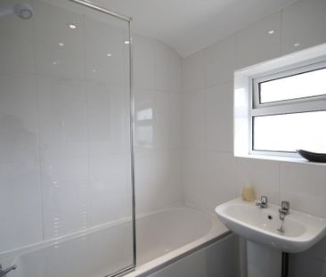 4 bedroom semi-detached house to rent - Photo 6