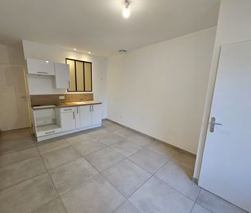 Location Appartement 2 pièces 23m² LE BEAUSSET 83330 - Photo 2