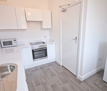 3 Bed Flat, Elm Av, NG3 - Photo 2