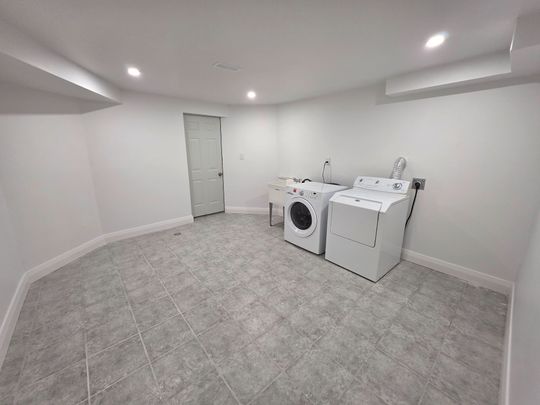 For Lease - 250 Sunset Ridge, Vaughan, Ontario - Photo 1