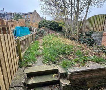 28 Newsome Road, Huddersfield, HD4 - Photo 2