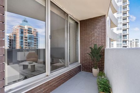 Vista Tower - 1 Bedroom - Photo 2