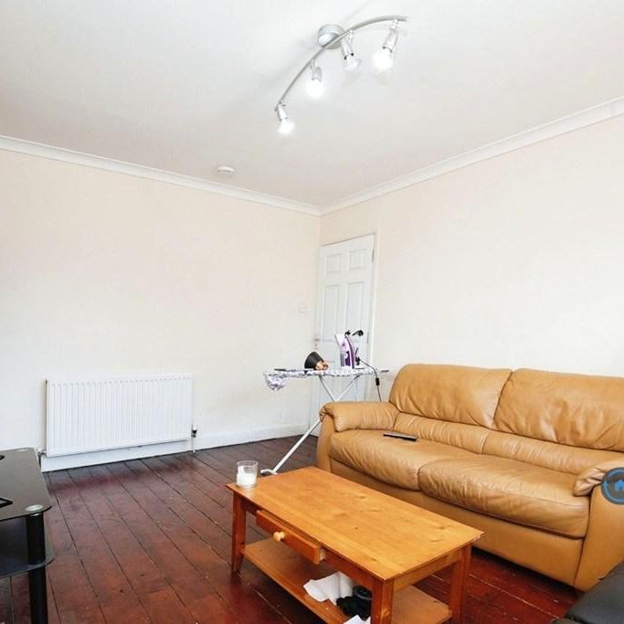 4 bedroom semi-detached house to rent - Photo 1