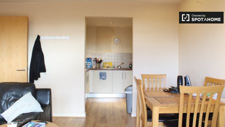 Equipped room in 2-bedroom apartment in Santry, Dublin - Photo 3