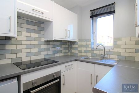 Pascal Way, Letchworth Garden City, Hertfordshire - Photo 4