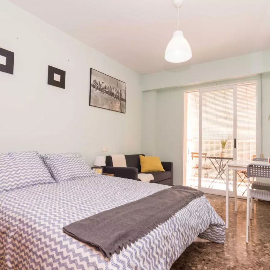 Room in a shared 5-bedroom apartment for rent in Penya-Roja. - Foto 1