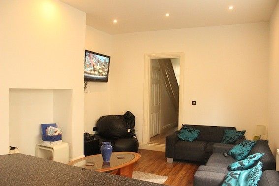 Stunning 8 Bed Terrace house Beresford Avenue - Photo 1