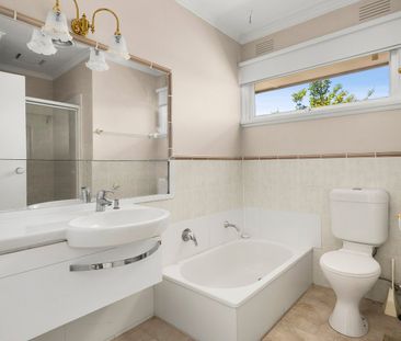 64 Noga Avenue, Keilor East VIC 3033 - Photo 3