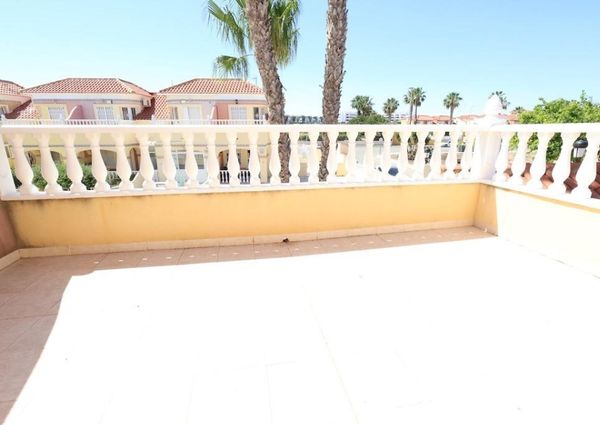 Adosado en la Regia . Temporada larga.