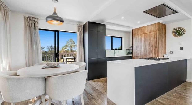 Newly Renovated Family Home - Photo 1