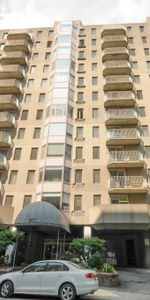 Top floor (12th) Fully-furnished penthouse $1,800/month Montreal - Condo / apartment for rent Ville-Marie - Photo 4