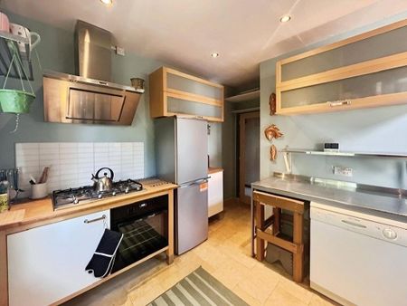 4 bedroom detached house to rent - Photo 3