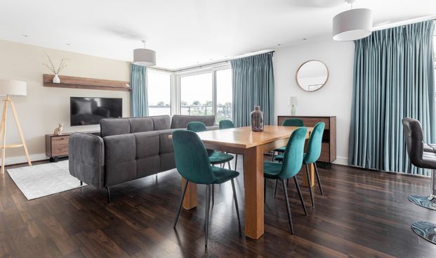 2 Bed Flat, Lebanon Road, SW18 - Photo 1