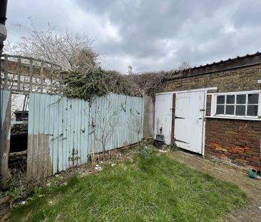 2 bedroom semi-detached house to rent - Photo 6