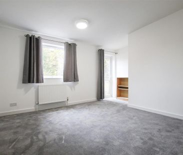 2 bedroom end of terrace house to rent - Photo 3
