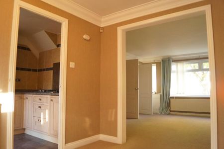 3 bedroom semi-detached house to rent - Photo 4