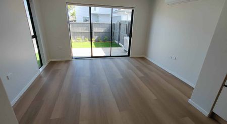 Nearly new 3bedrooms 3bathrooms townhouse - Photo 2