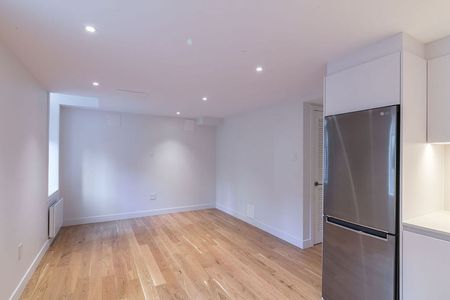 2045 Lambert-Closse - Photo 2