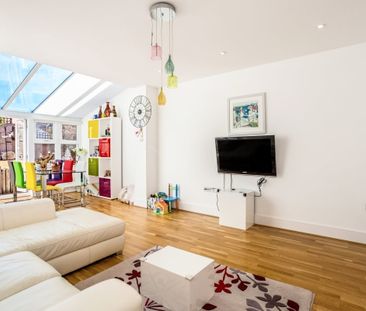 3 bedroom end of terrace house to rent - Photo 2