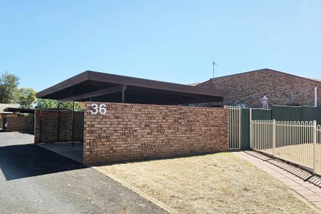 Comfortable Two-Bedroom Unit With A Courtyard - Photo 2