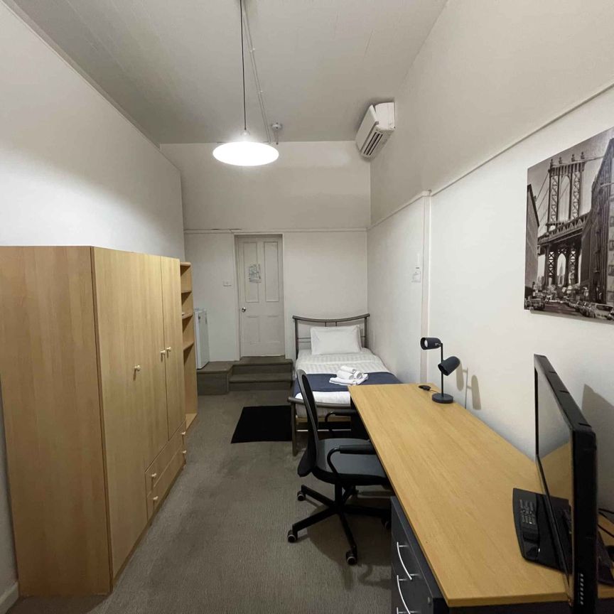 Room 2 (Non Ensuite) - Photo 1