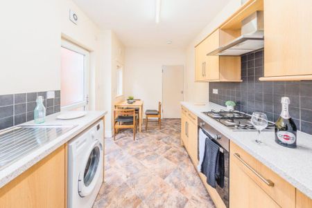 3 bedroom terraced house to rent - Photo 4