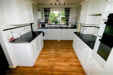 4 Bed Detached House, Warren Close, SO16 - Photo 5