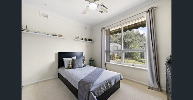 Comfortable, well-located home in a quiet suburban street - Photo 1