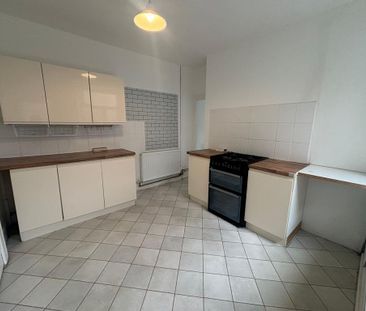 4 bedroom terraced house to rent - Photo 2