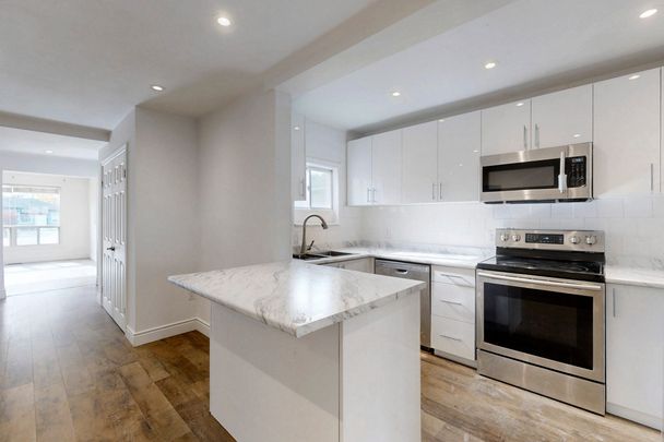 For Lease - 240 Royal Road, Georgina, Ontario - Photo 1