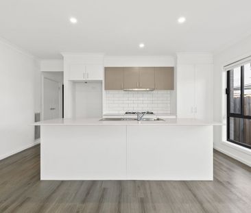 Spacious Family Home! - Photo 2