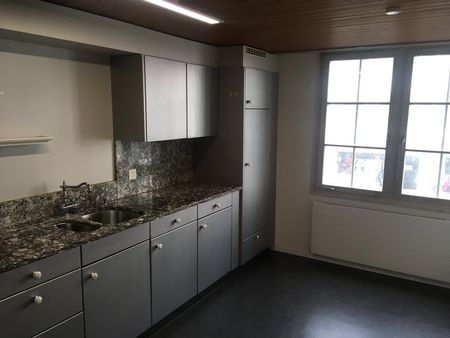 Heimelige 3,5-Zimmer- Altbauwohnung mit Parkplatz und grossem Sitzplatz - Photo 2