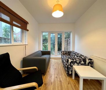 6 bedroom terraced house to rent - Photo 1