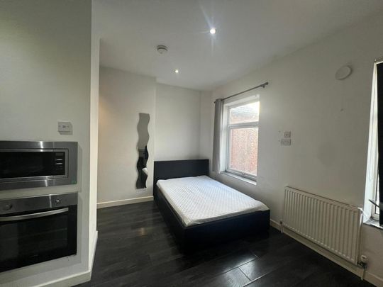 Studio to rent - Photo 1