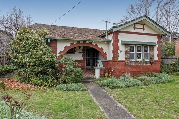 2 Narrawong Crescent, Caulfield South - Photo 1