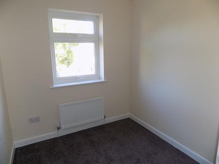2 bedroom end of terrace house to rent - Photo 3