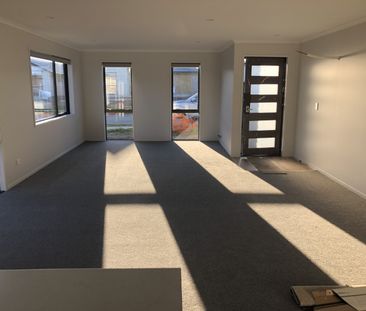 A very stylish, three bedroom, two bathroom home in the exclusive L... - Photo 1