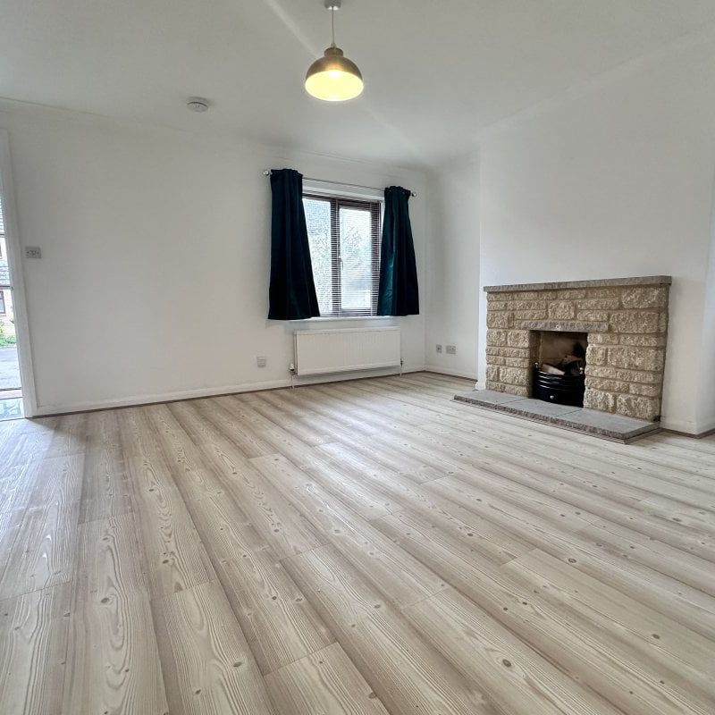 Chetwynd Mead, BAMPTON - Photo 1