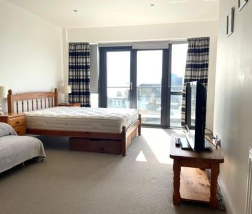 2 bedroom penthouse to rent - Photo 5