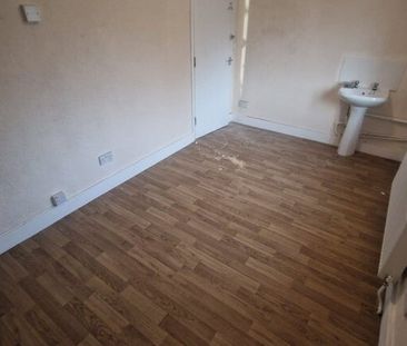 Shared property available in Uxbridge - Photo 6