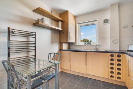 2 bedroom flat to rent - Photo 4