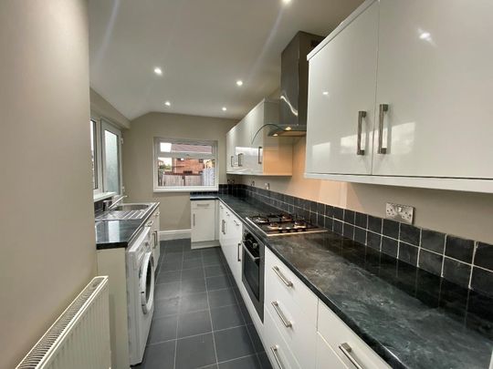 3 Bedroom Terraced House To Rent - Photo 1