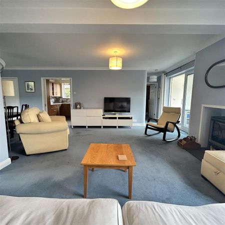 3 bedroom detached bungalow to rent - Photo 4