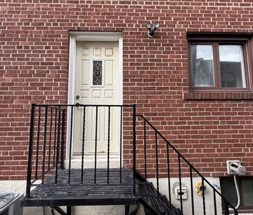 For Lease - 214 Fairglen Avenue Unit# Rear, Toronto, Ontario - Photo 3