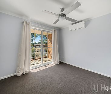 Fantastic 3 Bedroom Townhouse with Double Garage in Jerrabomberra - Photo 2