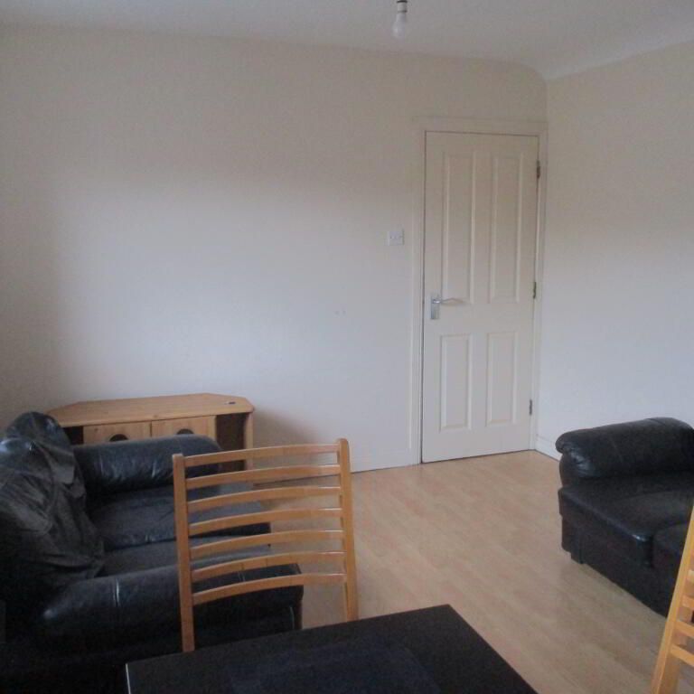 Upstairs Apartment, 79c University Avenue, Belfast, Belfast, BT7 1GX - Photo 1