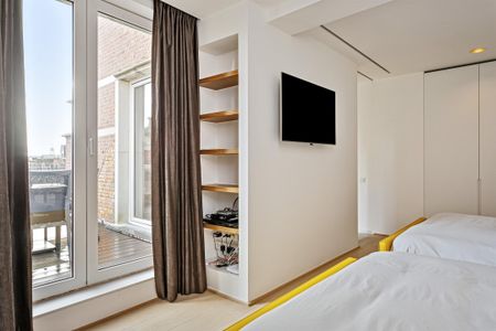 ANTWERPEN - Royale penthouse, gemeubeld, met panoramisch zicht op de Schelde, in een prestigieus gebouw. - Photo 2